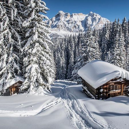 Hotel Conturines San Cassiano  Exteriör bild