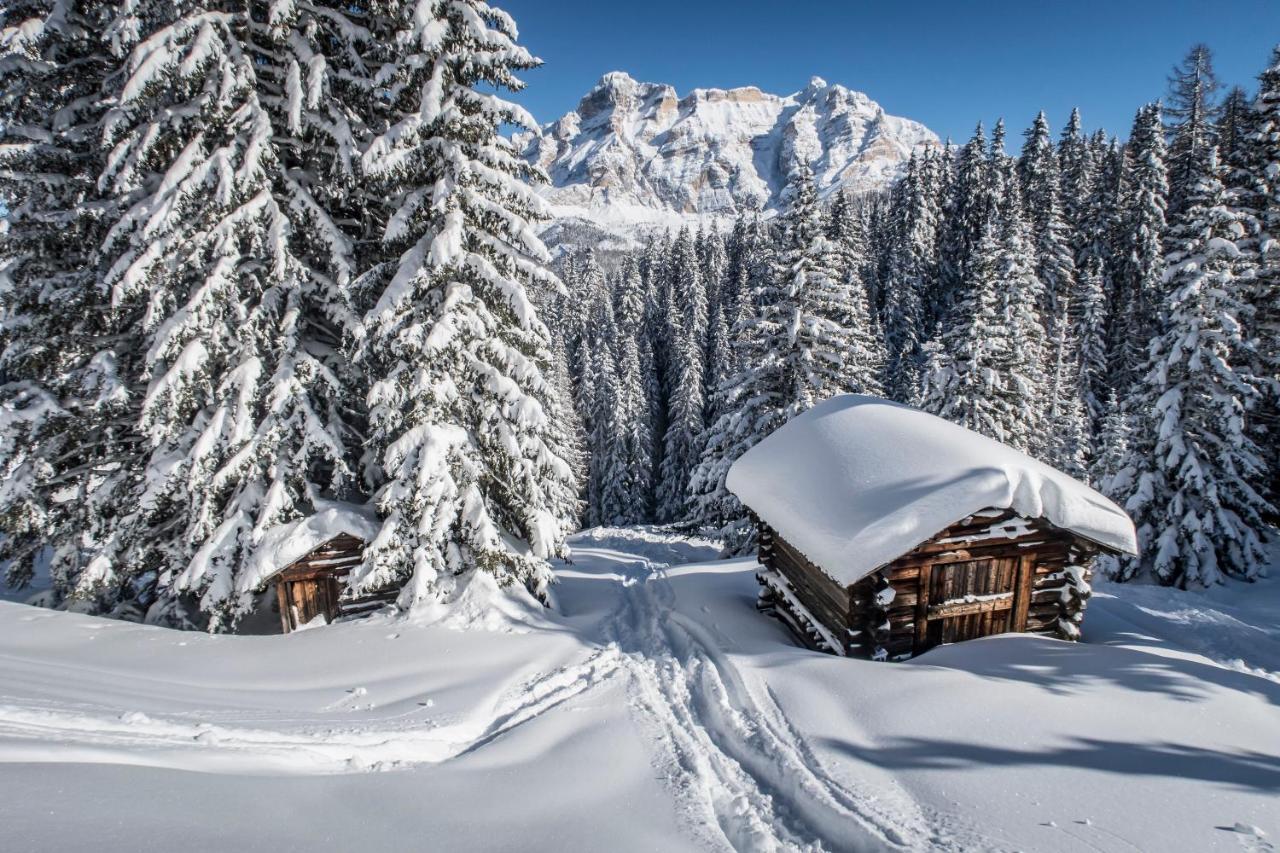 Hotel Conturines San Cassiano  Exteriör bild