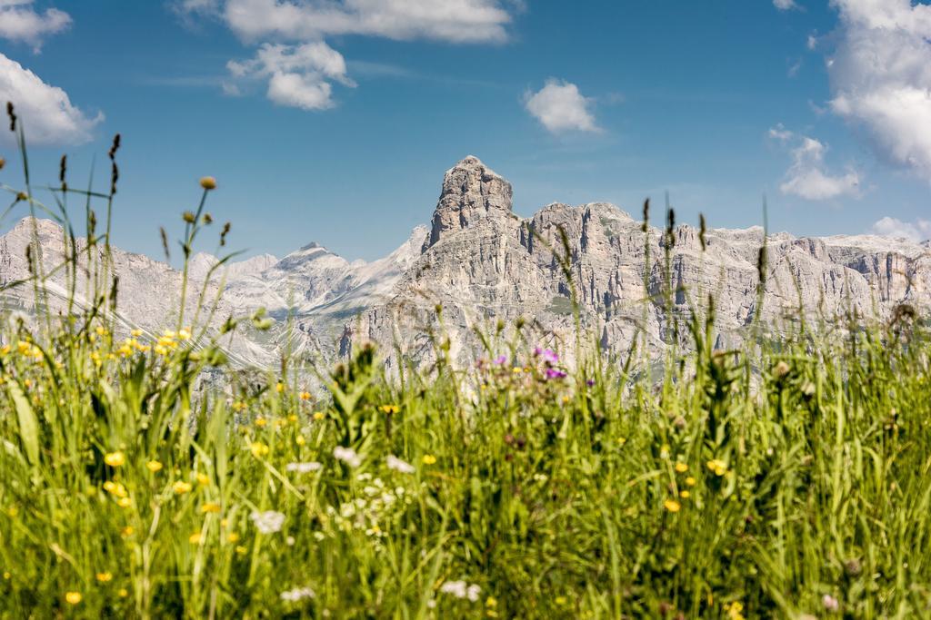 Hotel Conturines San Cassiano  Exteriör bild